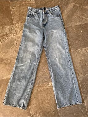 H&M Divided Light Wash Straight Leg high waist Women’s Jeans size 2